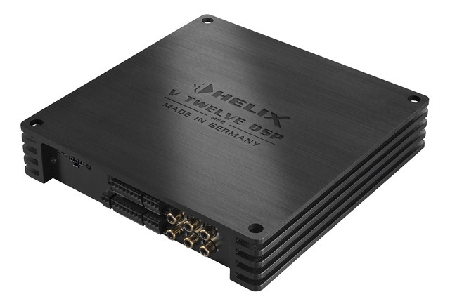 パワーアンプ内蔵プロセッサーの一例(ヘリックス・V-TWELVE DSP MKll)。