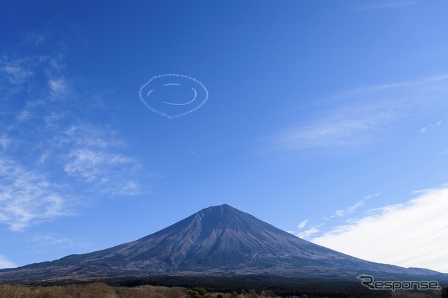空のニコちゃんマーク　(c) Taro Imahara PATHFINDER