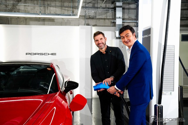 ポルシェジャパン ミヒャエル・キルシュ社長(左)とアウディ ジャパン マティアス・シェーパース ブランド ディレクター(右)