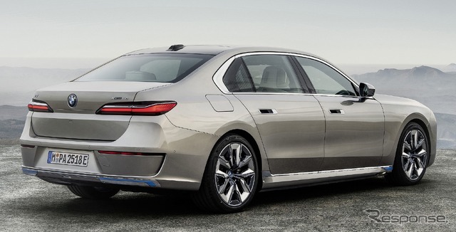 BMW i7