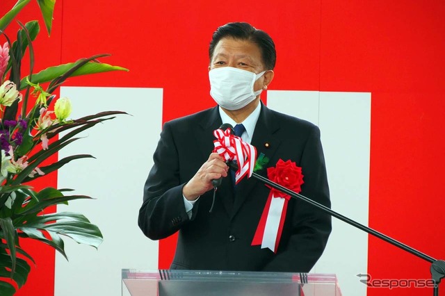 川口ハイウェイオアシスオープン:挨拶する衆議院議員の新藤義孝氏