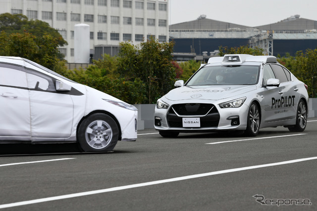 日産自動車が開発した緊急回避性能を飛躍的に向上させる運転支援技術「グラウンド・トゥルース・パーセプション」のデモ