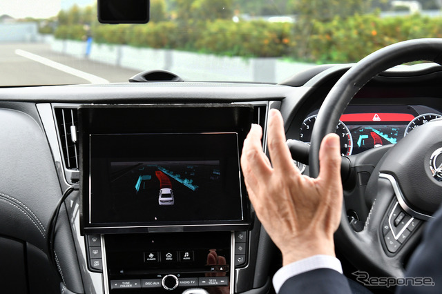 日産自動車が開発した緊急回避性能を飛躍的に向上させる運転支援技術「グラウンド・トゥルース・パーセプション」のデモ