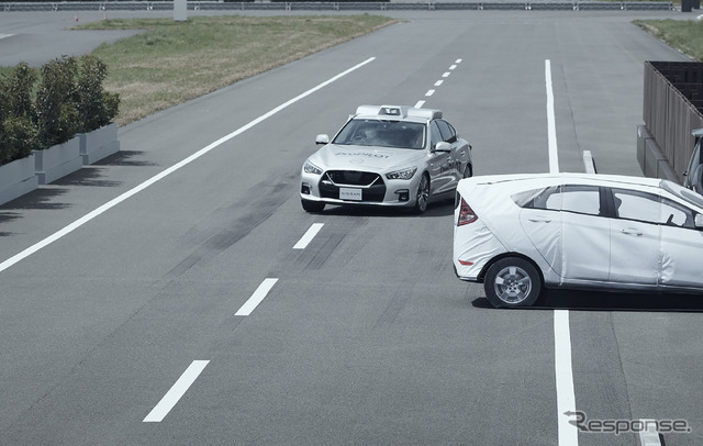 日産自動車が開発した緊急回避性能を飛躍的に向上させる運転支援技術「グラウンド・トゥルース・パーセプション」のデモ