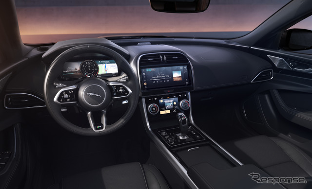 ジャガー XE の「300 SPORT」