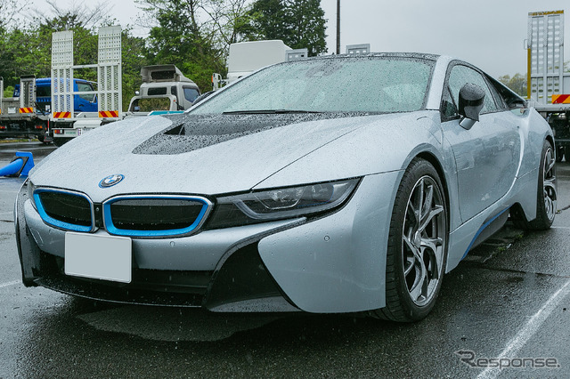 BMW i8 × ヴェルサスVMF C-01