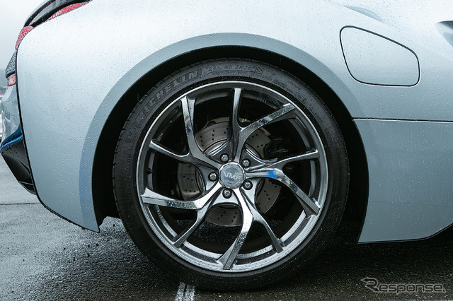 BMW i8 × ヴェルサスVMF C-01
