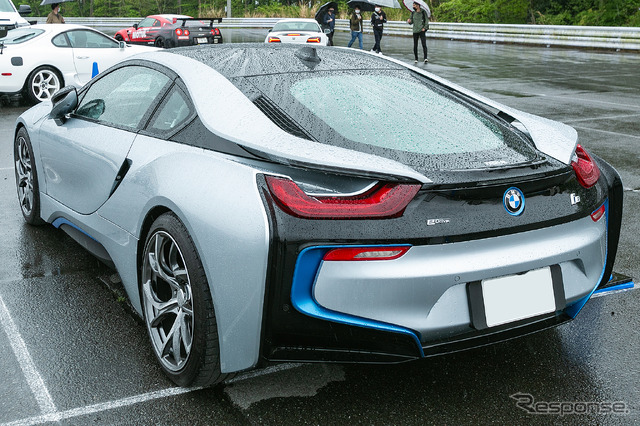 BMW i8 × ヴェルサスVMF C-01