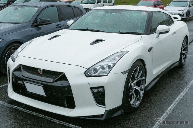 日産 GT-R × ヴェルサスVMF C-01
