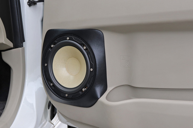 高性能な市販「AV一体型ナビ」がシステムに組み込まれたオーディオカーの一例(製作ショップ:カーファイ<神奈川県>)。