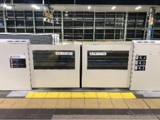 小田急のホームドア。写真は2021年度に導入された登戸駅のもの。