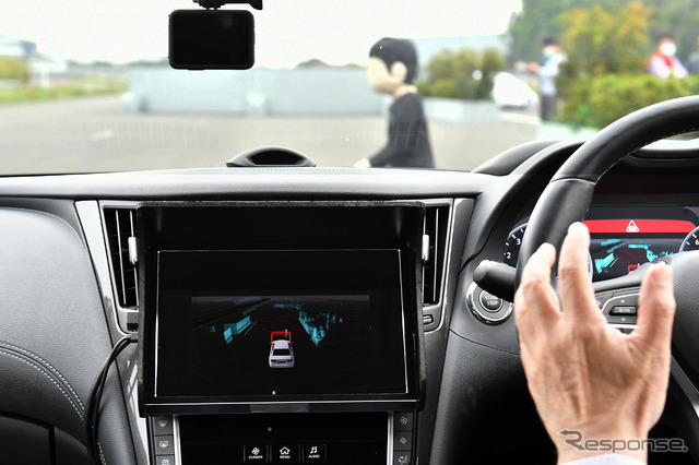 緊急回避性能を飛躍的に向上させる日産の運転支援技術「グラウンド・トゥルース・パーセプション」を桂伸一が体験