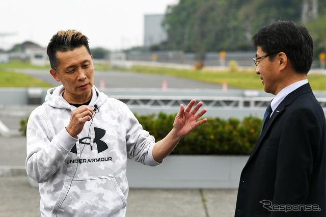 桂伸一(左)と飯島徹也さん(右)