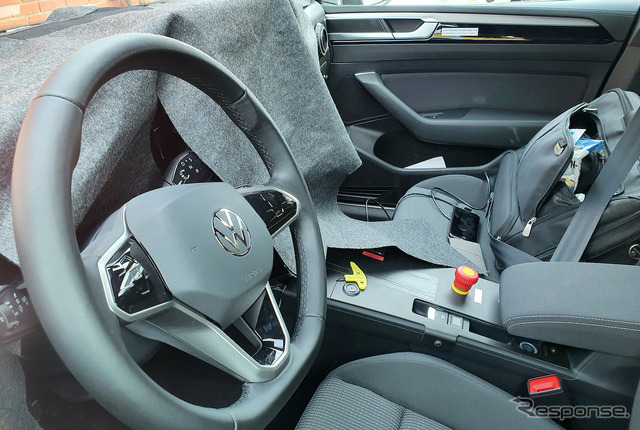 VW パサート 次期型プロトタイプのインテリア(スクープ写真)