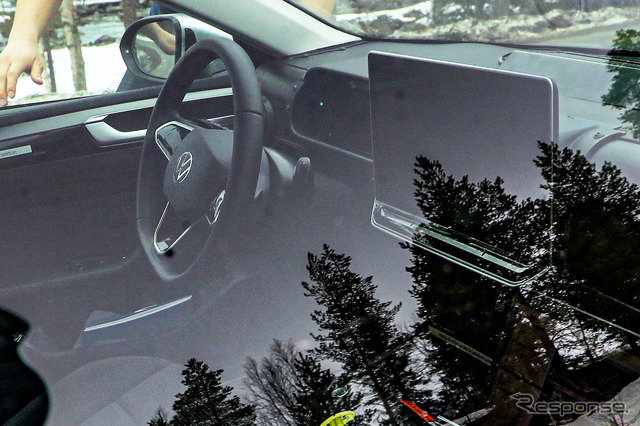 VW パサート 次期型プロトタイプのインテリア(スクープ写真)