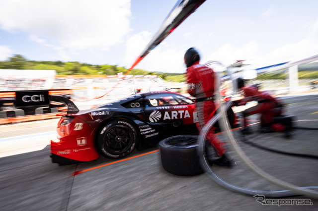 #8 ARTA NSX-GT(野尻智紀/福住仁嶺)ピットストップシーン