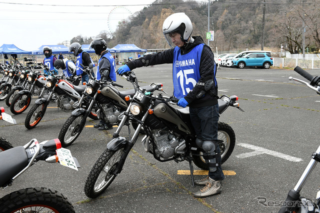 初めてのバイクに緊張の様子