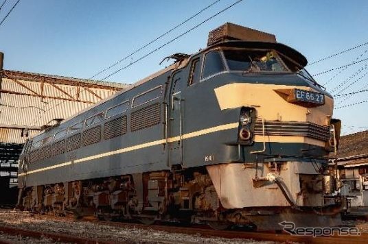 国鉄時代に誕生したマンモス電気機関車EF66 27。すでに定期運用を離脱している。