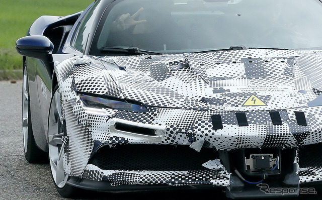 フェラーリ SF90 VS プロトタイプ(スクープ写真)