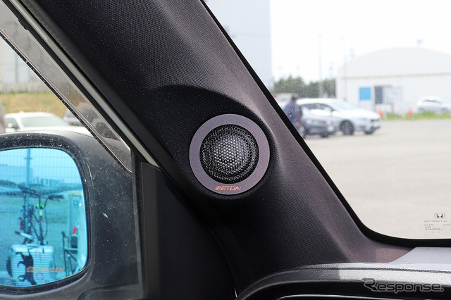 ドアスピーカーが「アウター化」されたオーディオカーの一例(製作ショップ:パラダ<福井県>)。