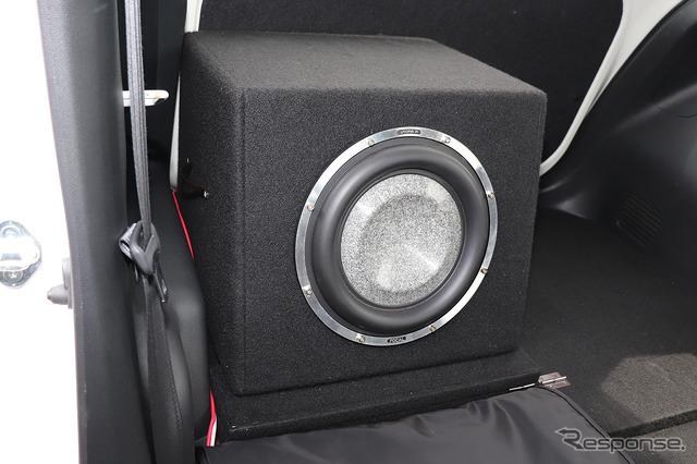 ドアスピーカーが「アウター化」されたオーディオカーの一例(製作ショップ:パラダ<福井県>)。