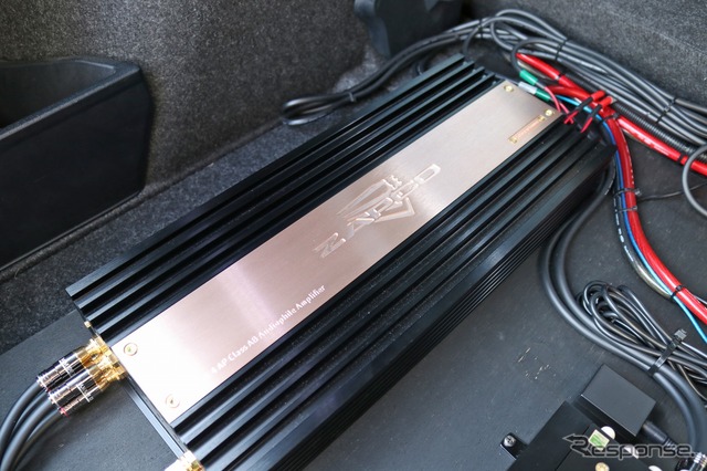 パワーアンプには大型ボディを備えて音質面&パワー面で高い性能を誇るザプコのZ-150.4APを2台使いシステムとした。