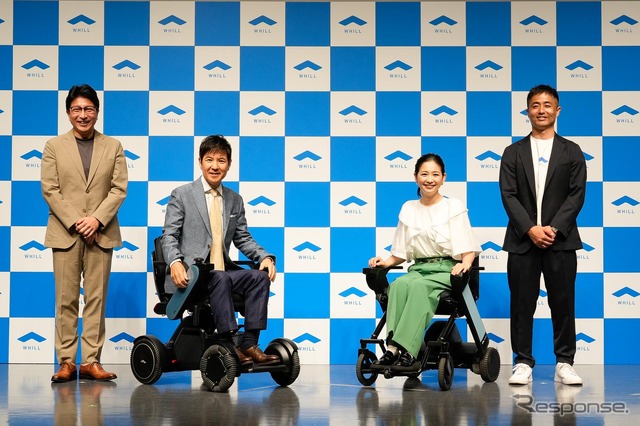 WHILLイベントの参加者。左から交通コメンテーター西村直人氏、関根勤さん、関根麻里さん、WHILLの池田朋宏氏(提供：WHILL)
