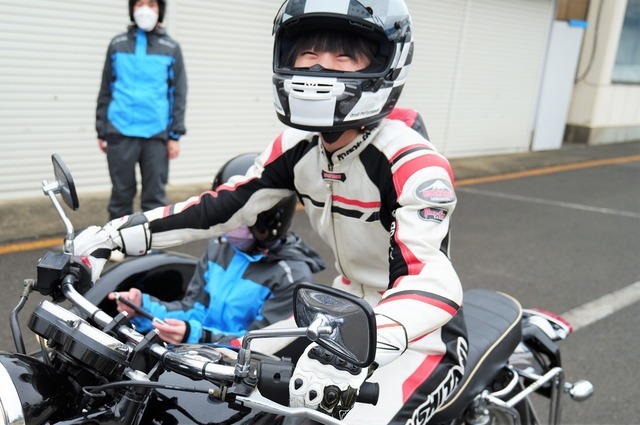 ゲーマー諸君!ゲームだからって運転ナメてない?バイク声優が『MotoGP 22』で役立つ運転テクを”現実の”サーキットで伝授!