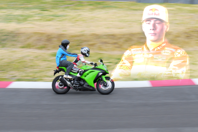 ゲーマー諸君!ゲームだからって運転ナメてない?バイク声優が『MotoGP 22』で役立つ運転テクを”現実の”サーキットで伝授!