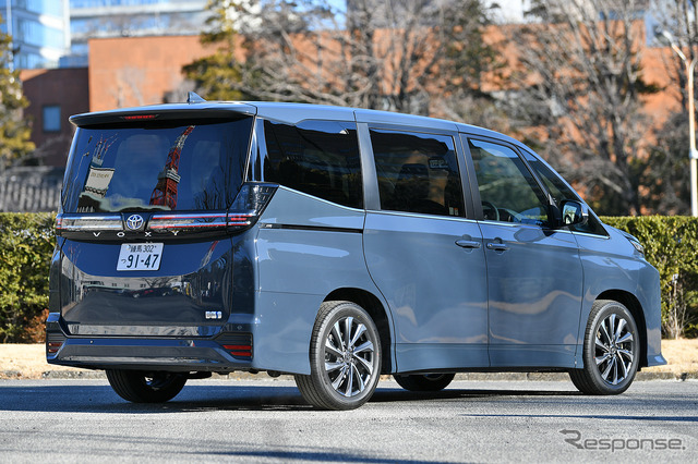 トヨタ ヴォクシー ハイブリッド