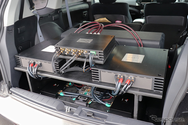 ドアスピーカーが「アウター化」されたオーディオカーの一例(製作ショップ:ジパング<鳥取県>)。