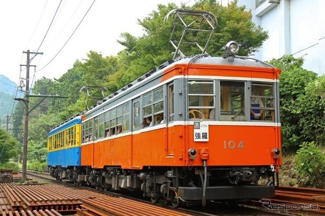 ツアーでは箱根湯本駅から箱根登山鉄道のモハ1・2に乗車し、強羅まで往復。ライトアップされたあじさいを楽しむことができる。