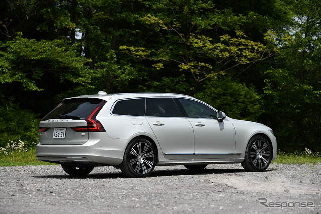 ボルボ V90 T8 AWD インスクリプション