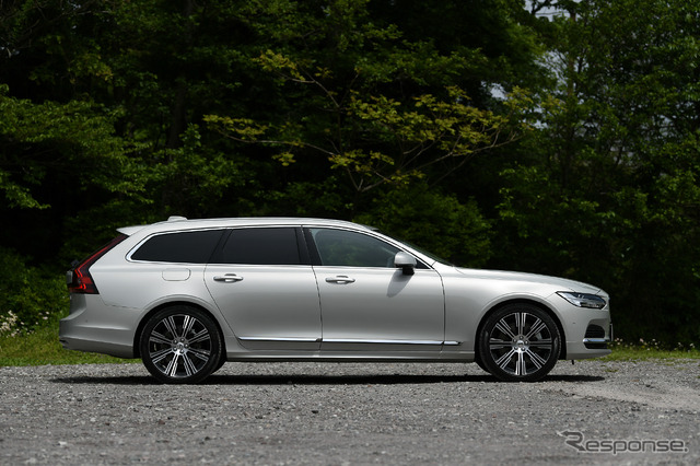 ボルボ V90 T8 AWD インスクリプション