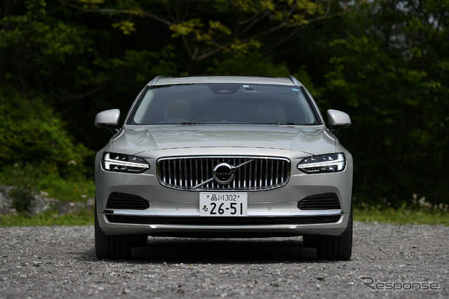 ボルボ V90 T8 AWD インスクリプション