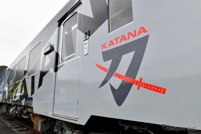 KATANAラッピング列車