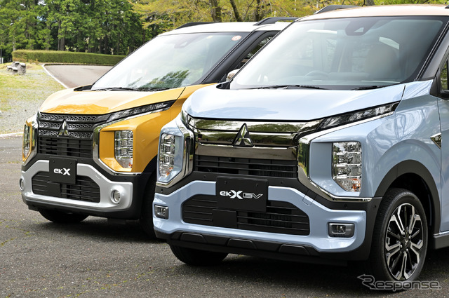 三菱 eKクロスEV(右)とeKクロス(左)