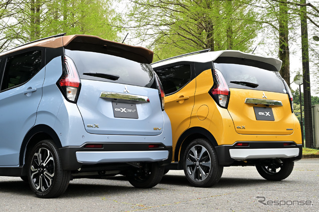 三菱 eKクロスEV(左)とeKクロス(右)