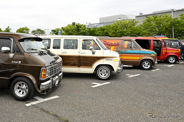 個性的な装いアメリカンワンボックスが面白い！…34th MOONEYES Street Car Nationals