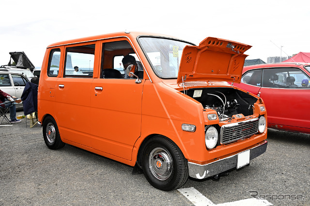 個性的な装いアメリカンワンボックスが面白い！…34th MOONEYES Street Car Nationals