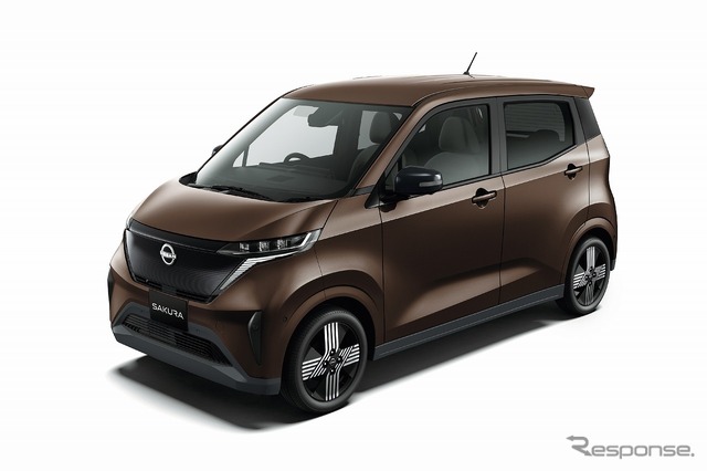 日産サクラ(アッシュレッド)