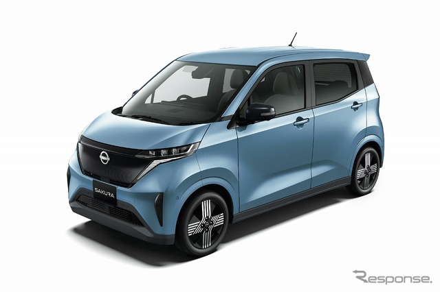 日産サクラ(ソルベブルー)