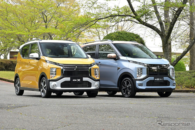 三菱 eKクロス(左)とeKクロスEV(右)
