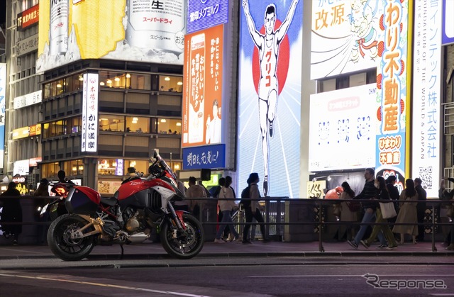 戎橋とグリコのネオンサイン大阪を象徴する風景だろう