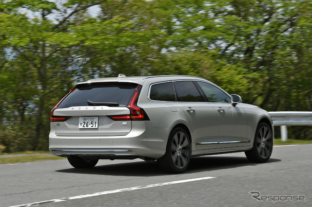 ボルボ V90 T8 AWD インスクリプション