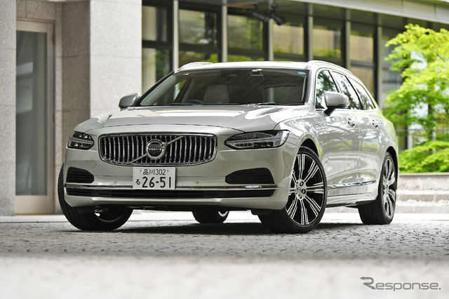 ボルボ V90 T8 AWD インスクリプション