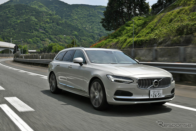 ボルボ V90 T8 AWD インスクリプション