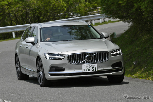 ボルボ V90 T8 AWD インスクリプション