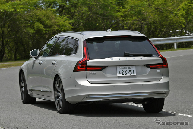 ボルボ V90 T8 AWD インスクリプション