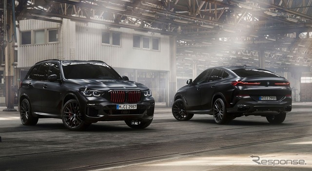 BMW X5 エディションブラックバーミリオン(左)とX6 エディションブラックバーミリオン(右)